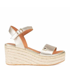 SANDALIA ARAMBOL LAMINADO ORO CB32102